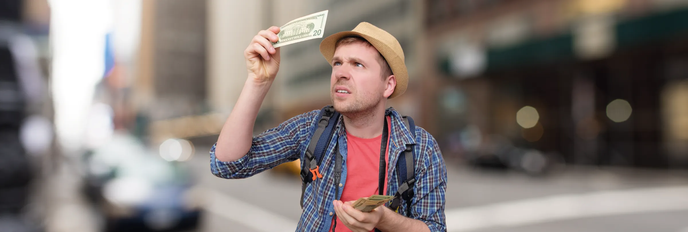 ¿Cómo saber si el billete de dólar es falso?